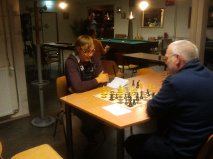 Gertjan likt zijn wonden.jpg